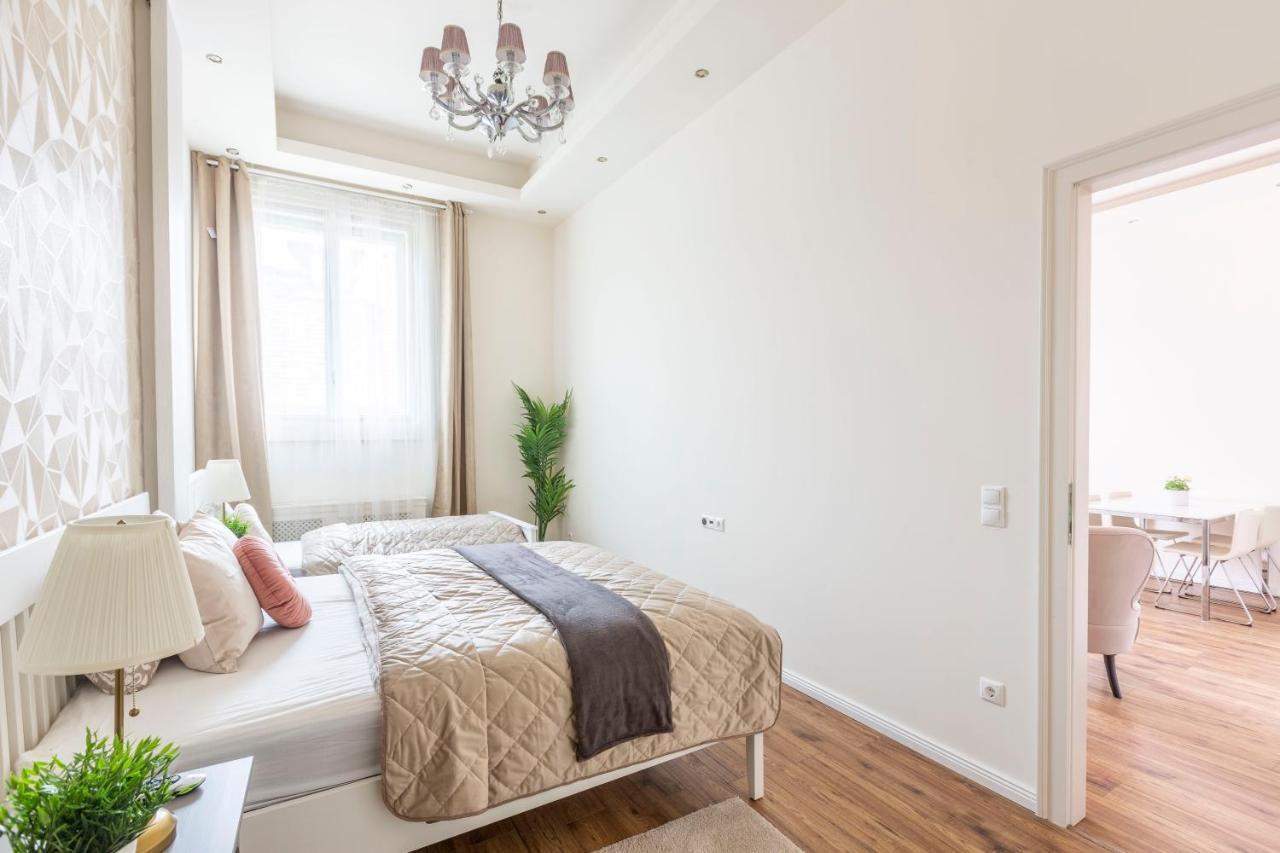 Luxurious In Liszt Ferenc Square